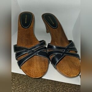 Ann Taylor Wooden Kitten Sandal Black Strap. SZ 7